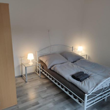 Schoene Einfache Ferienwohnung In Oldenburg Exterior foto